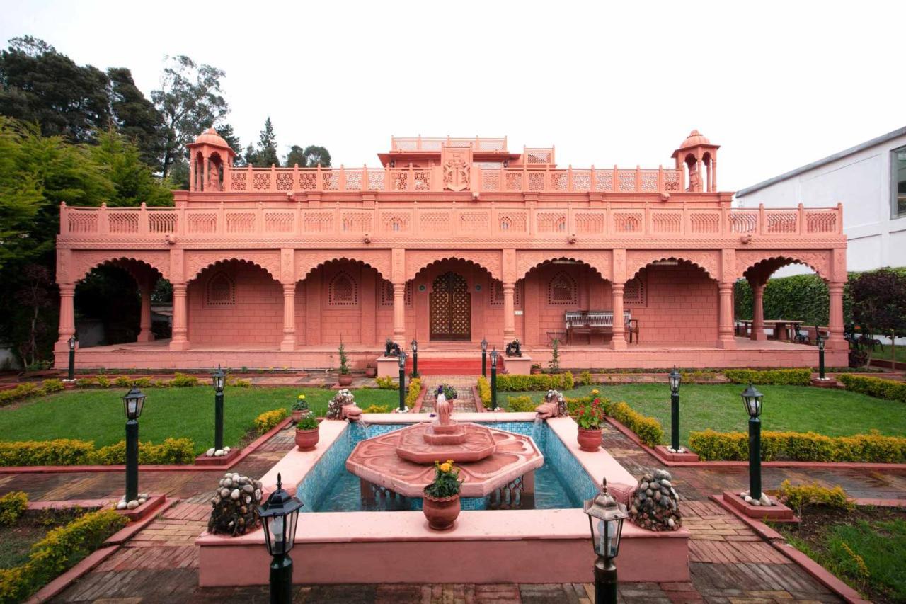 Stayvista At Pink Palace Rajasthani Decor Утакаманд Экстерьер фото